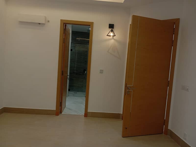 Gulberg 3 luxury Apartment 2 Beds with Tv Lounge Prime Location 6