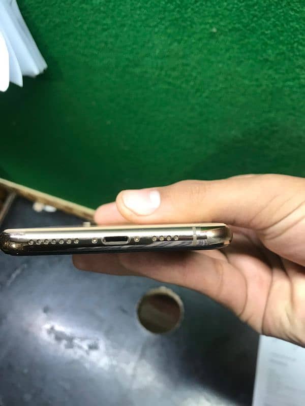 iphone XS Max 64 gb PTA approved 5