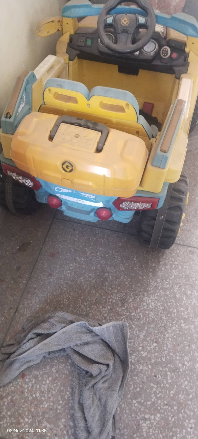 Big size Kids car with battery and without charger. Battery OK/Not OK 4