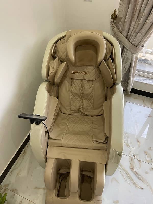 JC Buckman full body massage chair 0