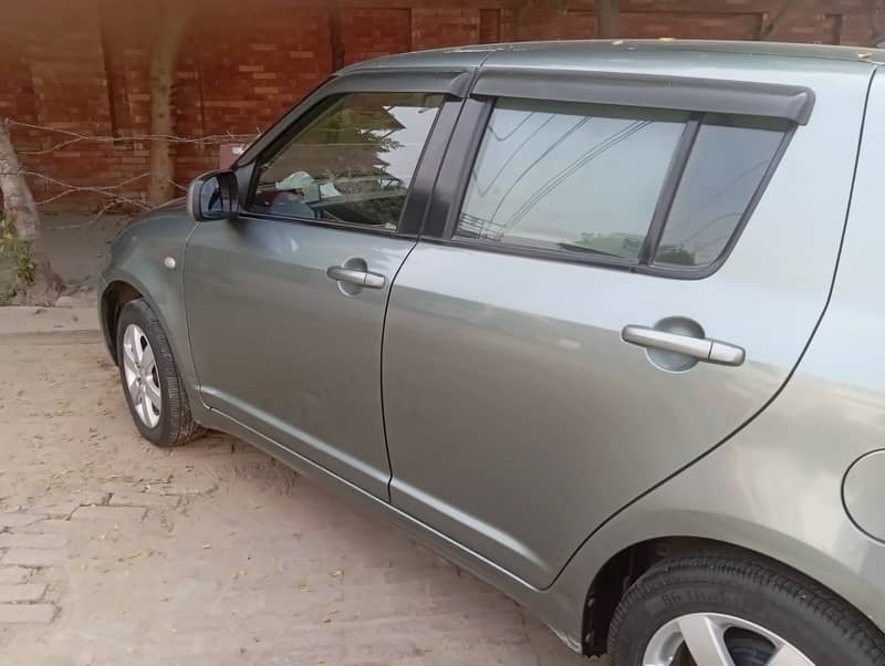 Suzuki Swift 2013 DLX Manual 1