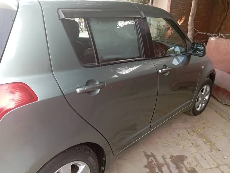 Suzuki Swift 2013 DLX Manual 2