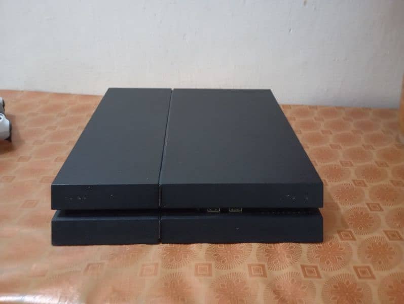 PS4 (500 GB) 1