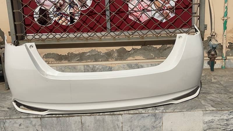 Yaris back Bumper genioun 0