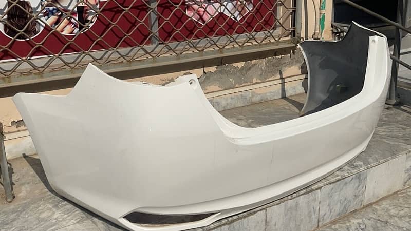 Yaris back Bumper genioun 1