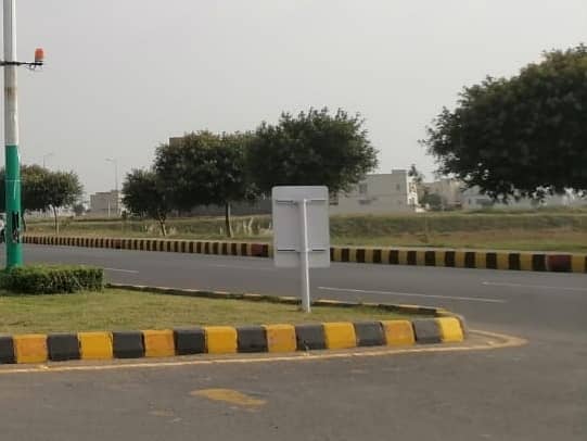 1 KANAL PLOT FOR SALE DHA PHASE #7 1