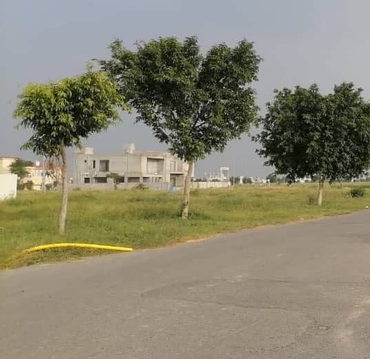 1 KANAL PLOT FOR SALE DHA PHASE #7 3