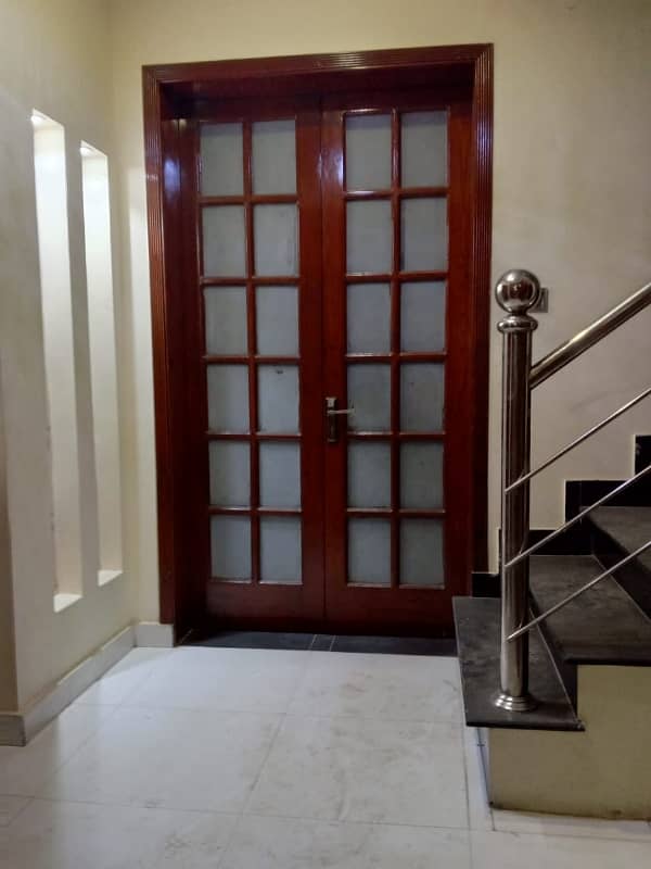 10 MARLA UPPER PORTION FOR RENT IN SHALIMAR 2