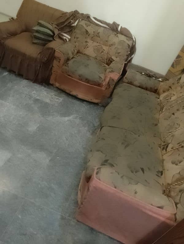 sofa set in brand new condition 0