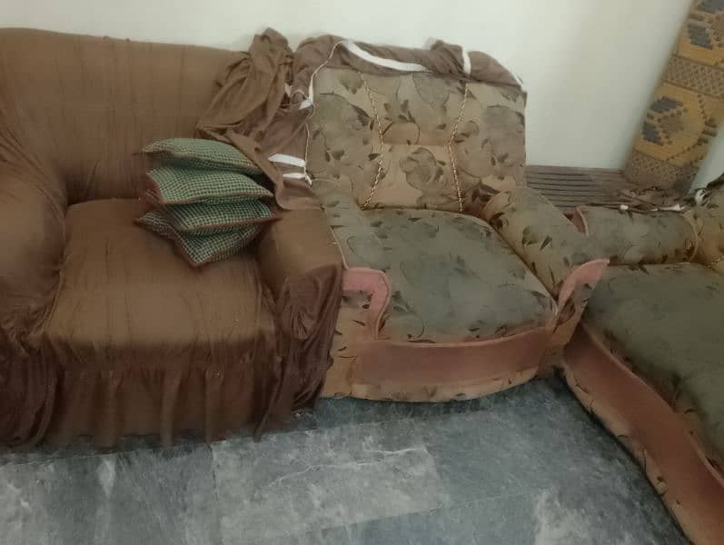 sofa set in brand new condition 1