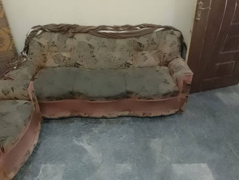 sofa set in brand new condition 2