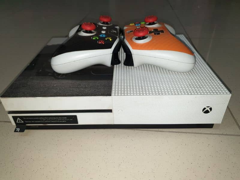 Xbox One S 500GB 1