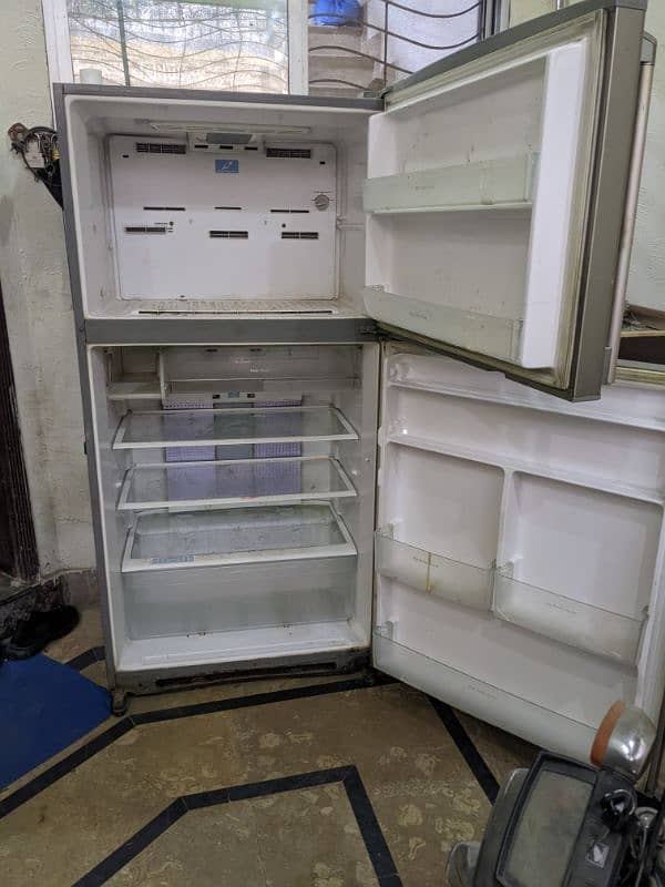 Hitachi No-Frost fridge XL size, cooling issue 1