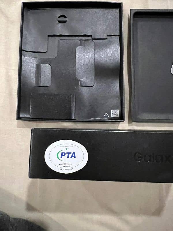 Galaxy Z Fold 5 256GB Internal/12 GB RAM 6