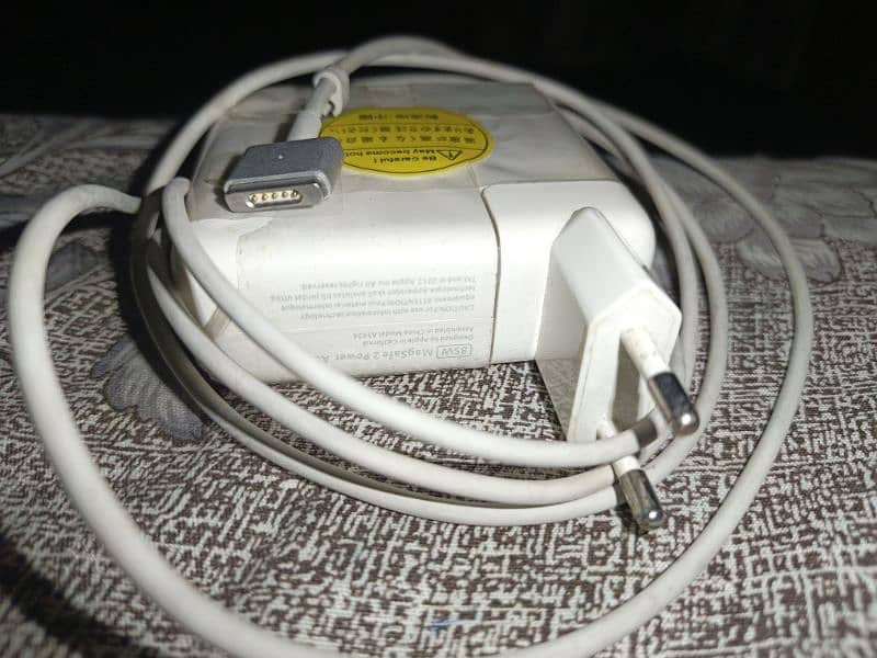 Macbook Pro late 2013, 13-inch, + Charger 9