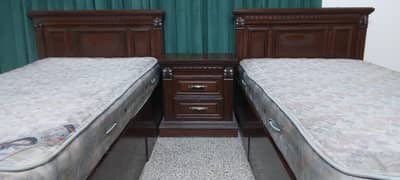 wooden 2 single beds / single bed set with mattresses / center table