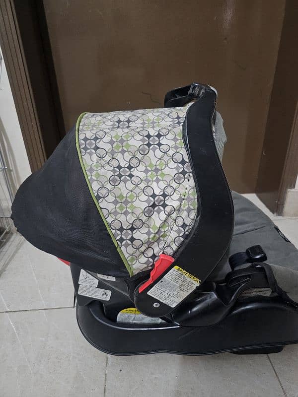 Graco car seat and carry cot 2 in 1 1