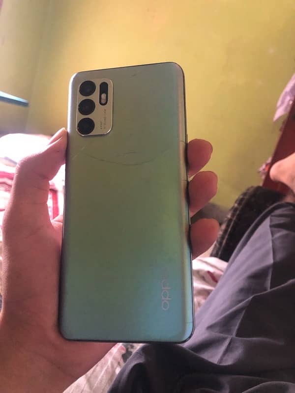 Oppo Reno 6 8/128 only back break with charger 0