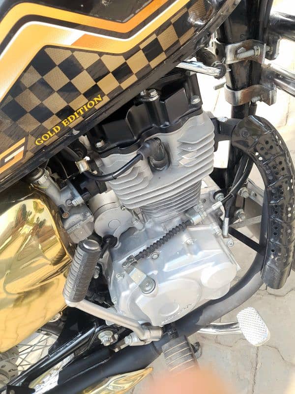 Honda cg 125 golden black special Edition 4