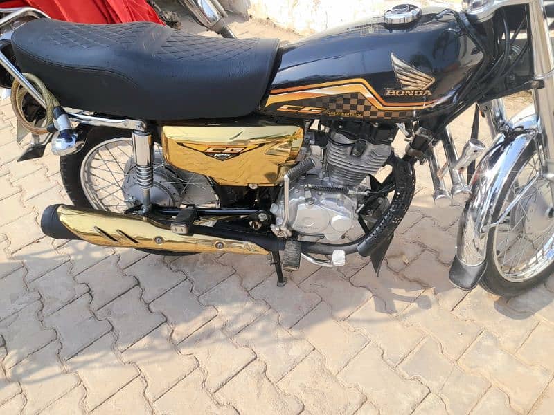 Honda cg 125 golden black special Edition 7