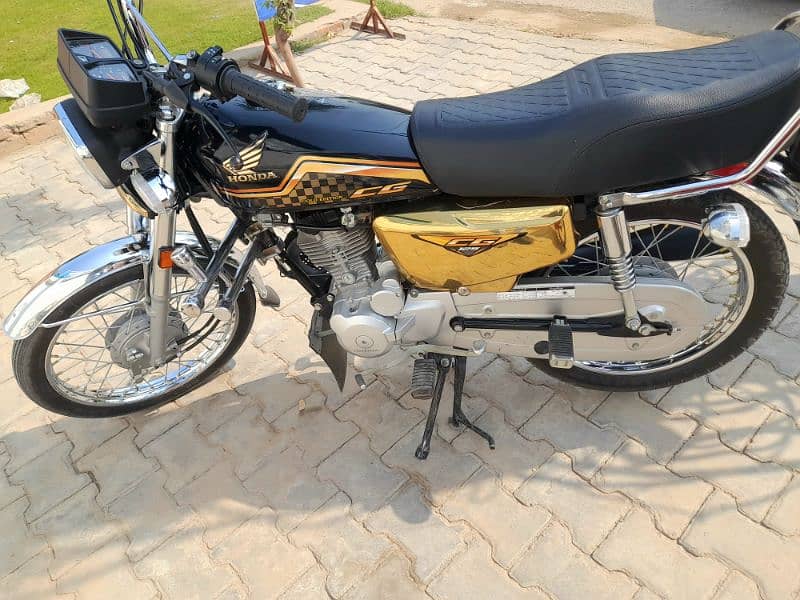 Honda cg 125 golden black special Edition 8