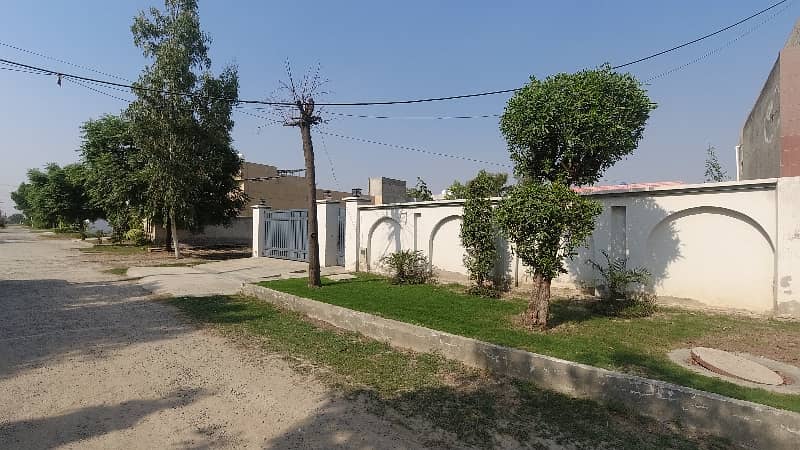 20 Marla Luxury Farm House For Sale In  Khyber  Block Chinar Bagh Lahore, 1