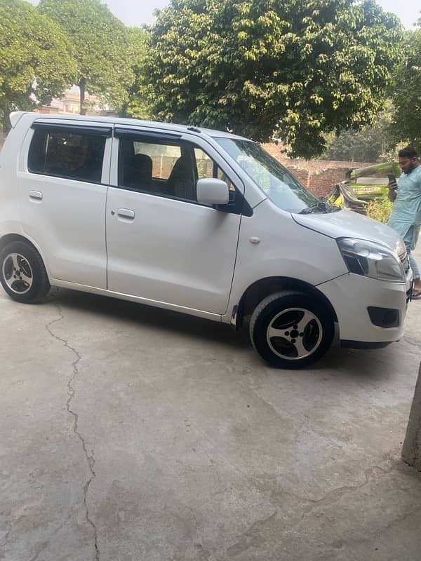 Suzuki Wagon R 2019 1