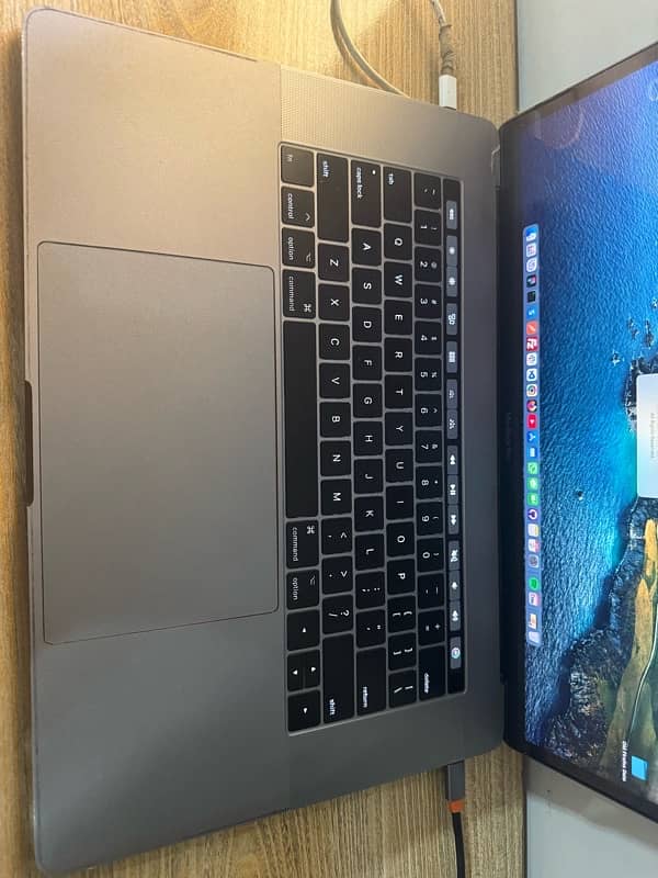 MacBook Pro 2017 15 Inch 3