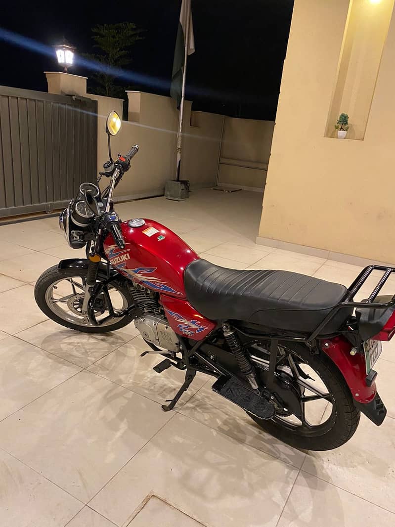 Suzuki GS 150 SE 2017 2