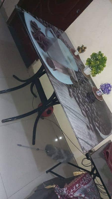 Glass dinning table urgent sale 1