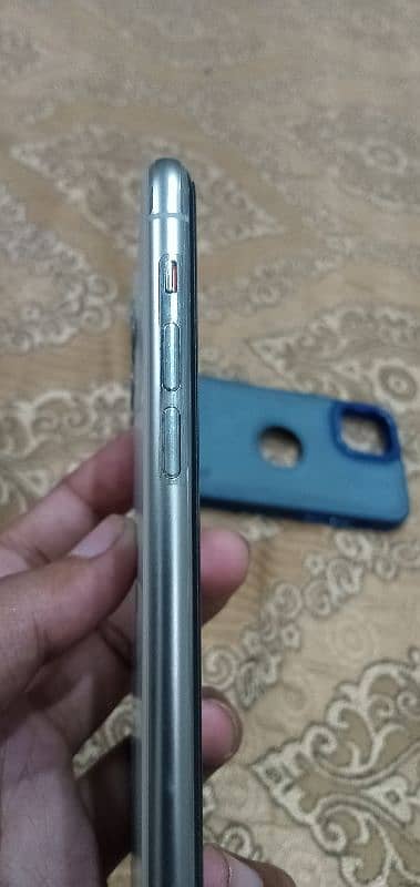 I phone 11 pro 256gb whatsapp no 03076909263 3