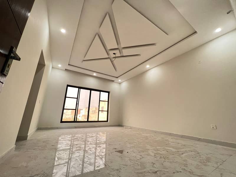 1100 SQUARE FEET FLAT AVAILABLE FOR RENT IN JOHAR TOWN 5