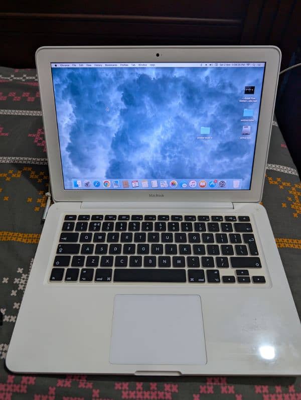 MacBook 2010 for sale 0