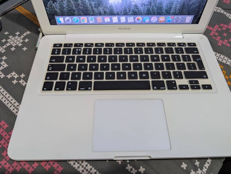 MacBook 2010 for sale 7