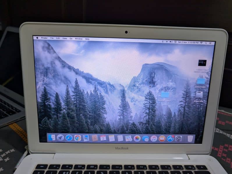 MacBook 2010 for sale 8