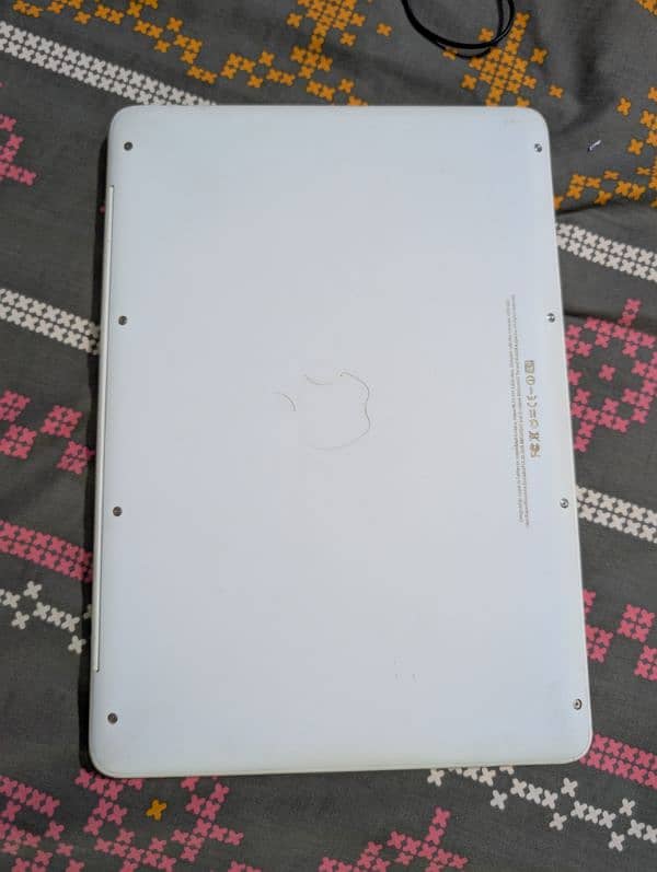 MacBook 2010 for sale 10