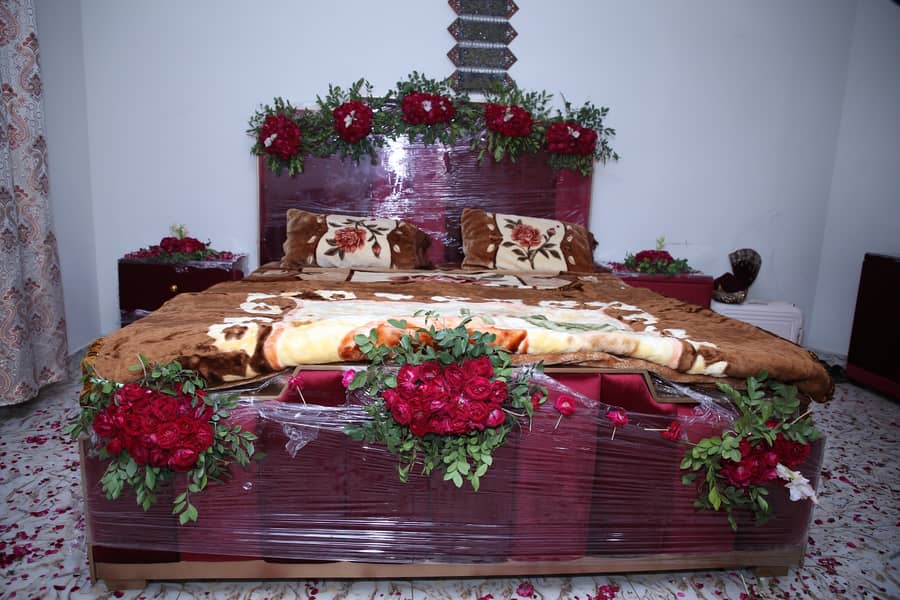 Bed set, with dressing and three sitter dewaan 1