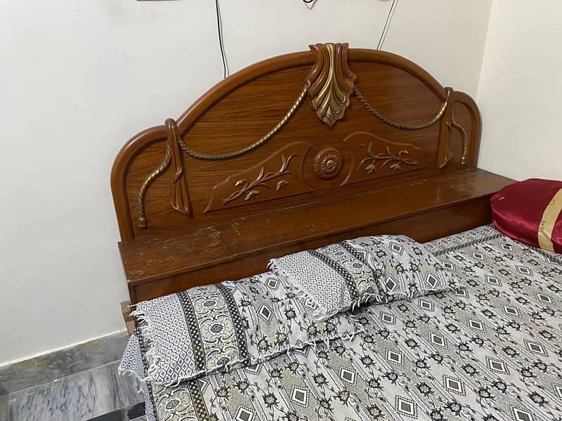 Bed set and Dressing table 0