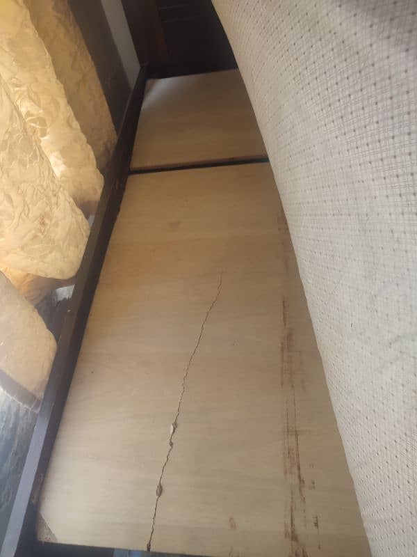 bed urgent sale 2