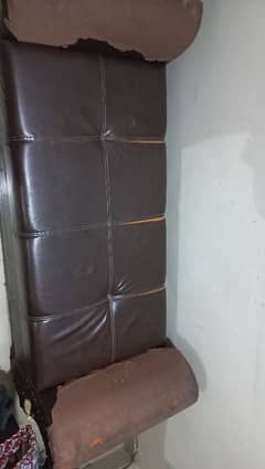 selling my 2 seater couch urgently