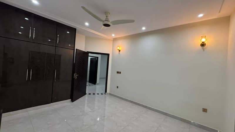 10 Marla Brand New 1st Entry House With Basement In Golf View Residencia ph 1 Bahria Town Lahore 3