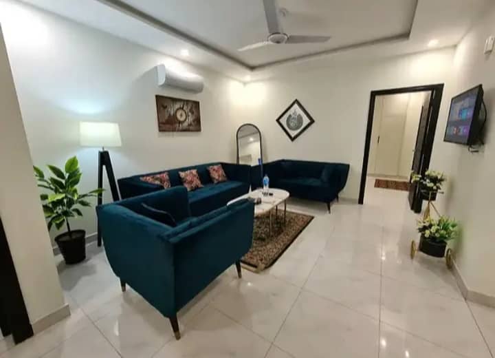 2 bedroom flat for rent in daily basis on Bahria town Lahore 1