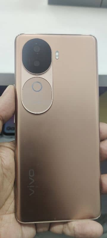 Vivo V40e 1