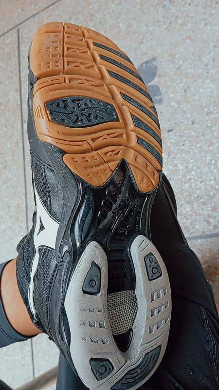 Original mizuno badminton and squash shoes 2