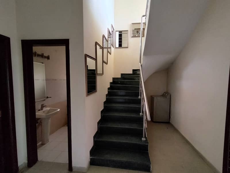 DHA FURNISHED GUEST House short and long term it's per Day rent 22