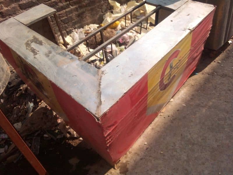 fish counter 2 tandoor krahai fish wali 3