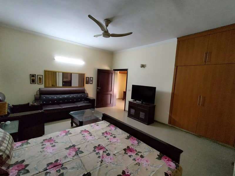 DHA Cozy Furnished Home - Short Stay 6