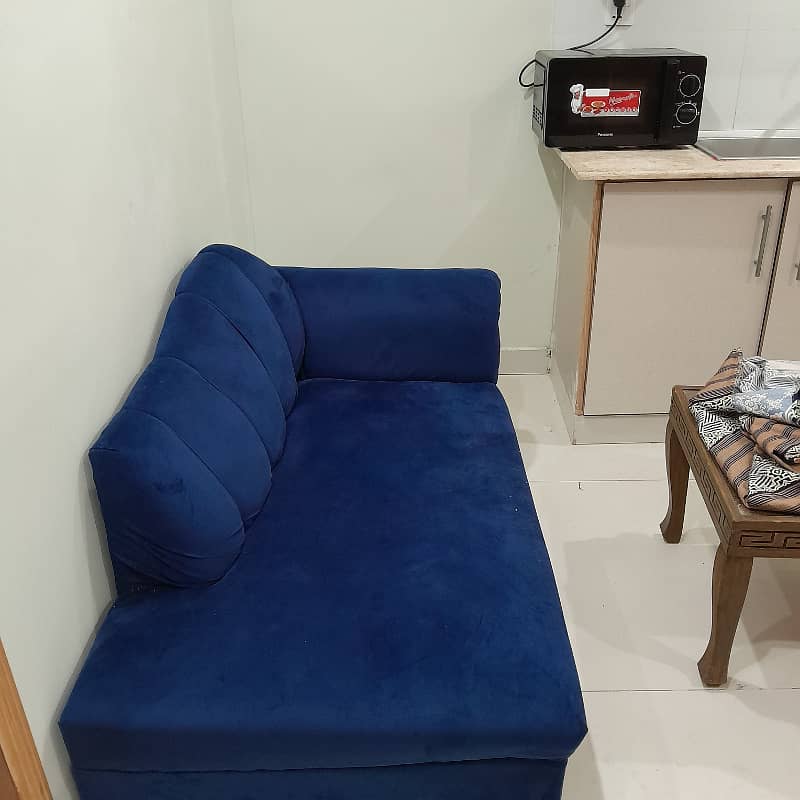 E11 daily basis furnished flat available for rent 3