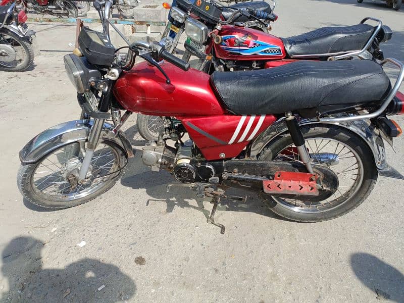 Honda CD 70 Motorcycle 6