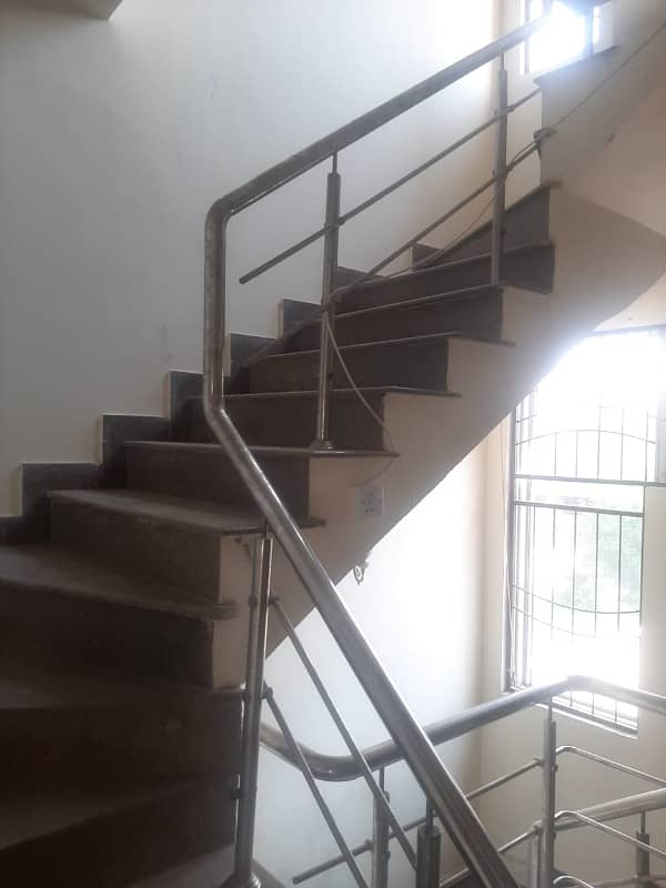 10 Marla House For Sale In Overseas A Block Bahria Town Lahore 4